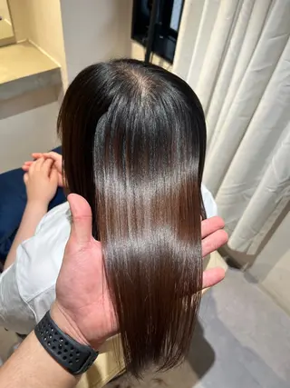 セミロング 必ず笑顔で帰っていた だきます！安田祐貴のヘアスタイル