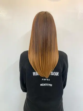 ミディアム カラー トップ スタイリストのヘアスタイル