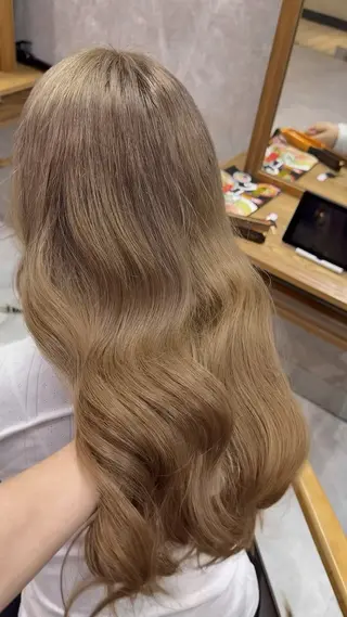 ロング Colore（コローレ）所属・顔タイプ/ダブルカラ ー/りりかのヘアスタイル