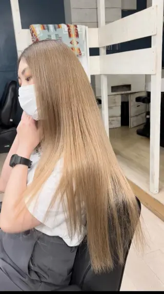 ロング カラー 鷺谷 玲奈のヘアスタイル