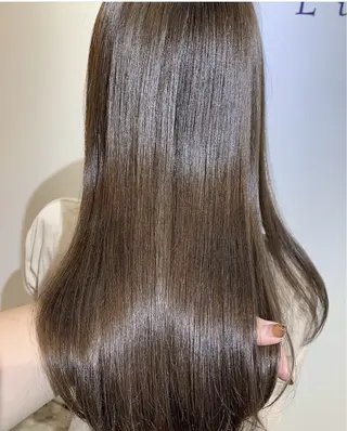 ロング 川筋 桃果のヘアスタイル