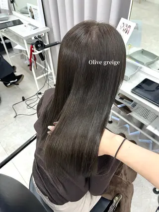ロング カラー 柔らかオリーブ🌿 HIMARI🌻のヘアスタイル
