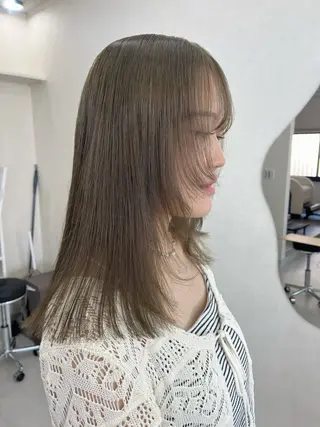 ミディアム カラー 長山 茉白のヘアスタイル