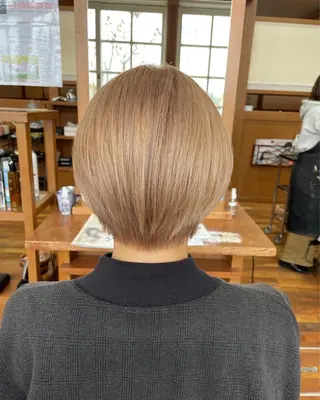 ショート カラー 岩井 佑城のヘアスタイル