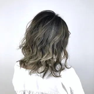 ミディアム カラー TOMOKA 艶髪/透明感カラーのヘアスタイル