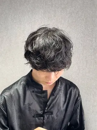 ショート カラー パーマ メンズ 【シャドウパーマ センターパート】義心のヘアスタイル