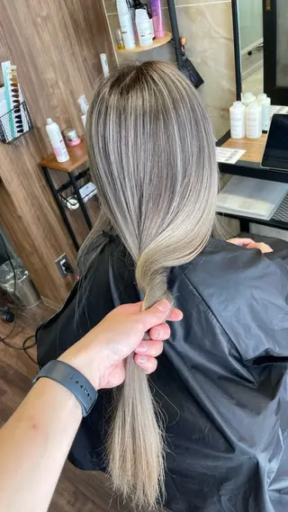 ロング カラー Lull1人美容室 バレイヤージュのヘアスタイル