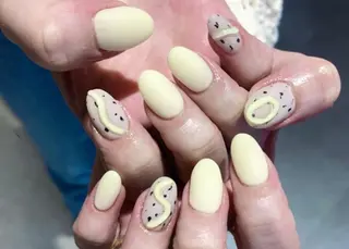 ミディアム ネイル フィルイン・深爪矯正 長さ出し🎀のネイルデザイン