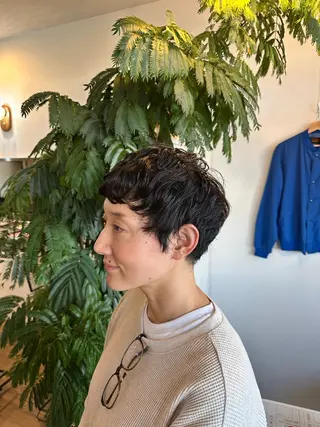 ショート パーマ 岩村 夏姫のヘアスタイル