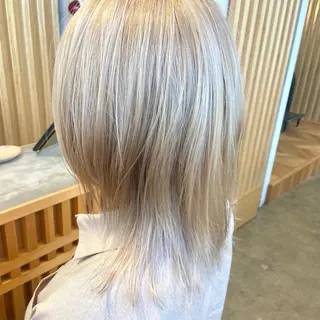 ミディアム カラー ショート/ウルフ ハイトーン/カイセイのヘアスタイル