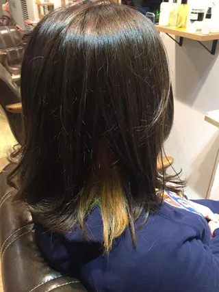 セミロング カラー ツキダテ ユイのヘアスタイル