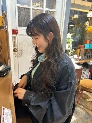 ロング パーマ BRITS 渡辺 菜々子のヘアスタイル