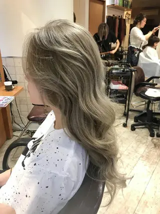 ロング カラー 100%髪質改善特化 TRUNSのヘアスタイル