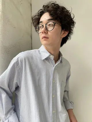 ショート パーマ メンズ 近藤 裕嗣のヘアスタイル