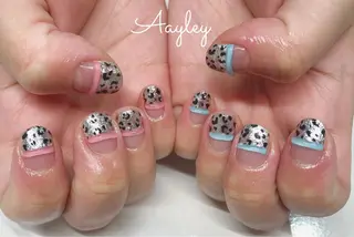 ショート カラー ネイル Aayley アイリ―サロンのネイルデザイン