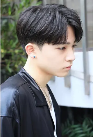 ショート 曲がる縮毛 フェザー ニュアンス  佐々木のヘアスタイル