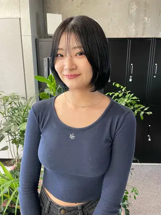 ショート MIFA レイヤー／パーマのヘアスタイル