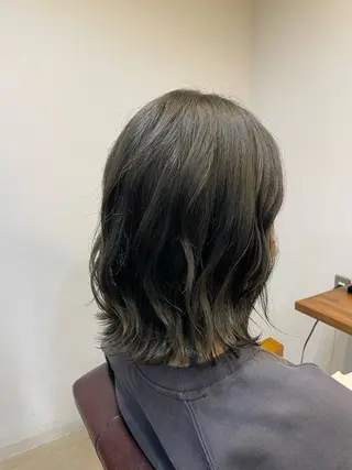 カラー 手塚 由佳のヘアスタイル