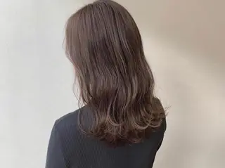 セミロング カラー 透明感♡︎♡︎ 佐々木早苗のヘアスタイル