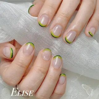 ネイル 🦋 Queenieのネイルデザイン