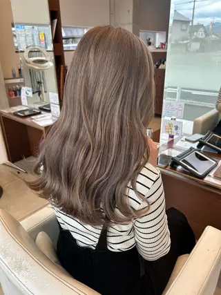 ロング カラー 丸山 莉世のヘアスタイル
