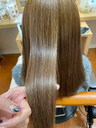 ロング カラー 小島 愛のヘアスタイル