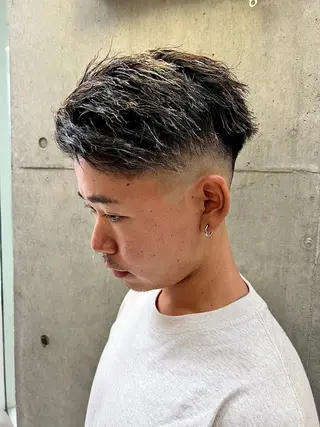 ショート カラー パーマ メンズ 豊崎 佑輔のヘアスタイル