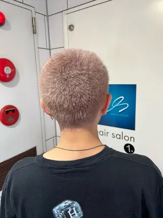 カラー SALOWIN栄 高須大貴のヘアスタイル