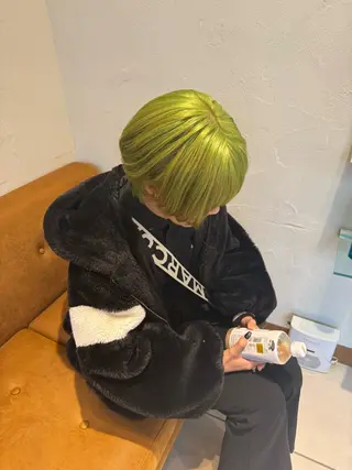 ショート 🦋ブリーチなしダブ ルカラー🌈MEGUのヘアスタイル