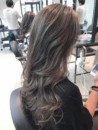 セミロング カラー 【透明感、艶髪】西村 有司のヘアスタイル