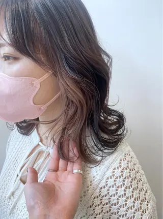 ミディアム カラー 小顔レイヤー/ ベージュ🤍Rieのヘアスタイル
