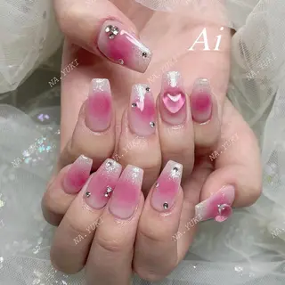 ネイル 🦋 Queenieのネイルデザイン