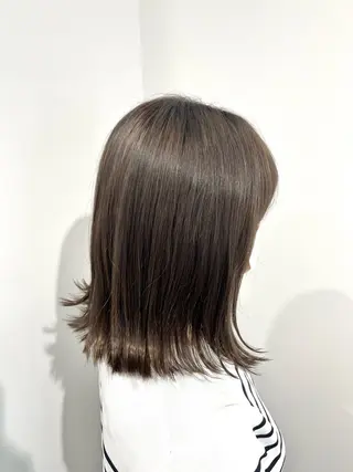 ミディアム 新井 友菜のヘアスタイル