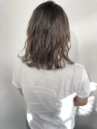 ミディアム カラー 日高 香織のヘアスタイル