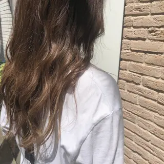 ロング カラー ，comma momoka🪄のヘアスタイル