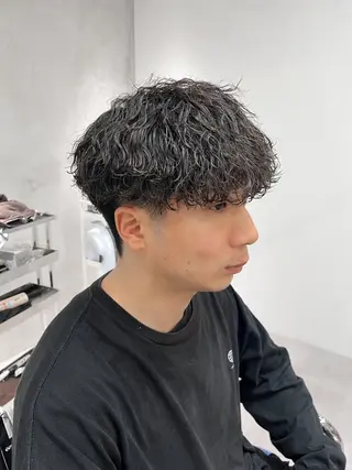 ショート パーマ メンズ ⚡メンズパーマフ ェードカットTomyのヘアスタイル