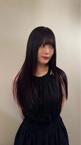 カラー ピエドプール NINAのヘアスタイル
