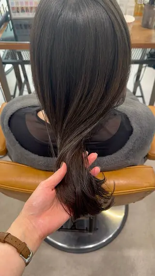 セミロング まほ/レイヤーカット 🍒🤍透明感カラーのヘアスタイル