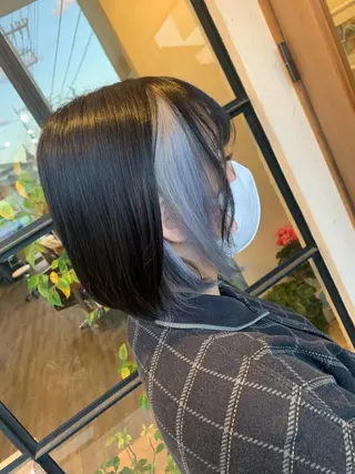 ショート カラー 井上 花音のヘアスタイル