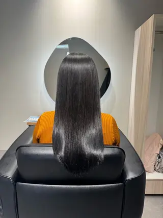 ロング NAVY 橋本心 縮毛矯正のヘアスタイル