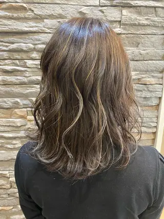 ミディアム カラー 山浦 貴恵のヘアスタイル