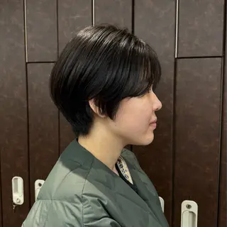 ショート まほ/レイヤーカット 🍒🤍透明感カラーのヘアスタイル