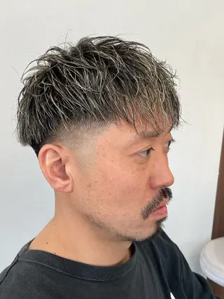 カラー メンズ ｼﾉｻﾞｷ ｷﾅのヘアスタイル