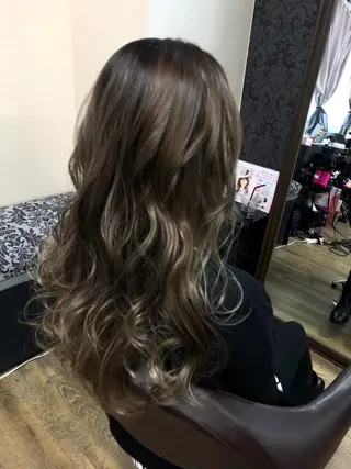 ロング カラー 池田 景子のヘアスタイル