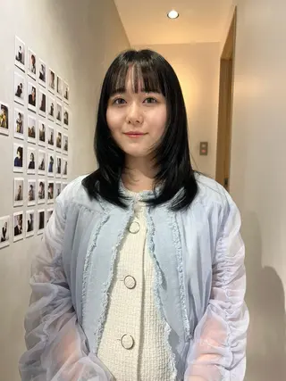 セミロング カラー ヘアアレンジ FILMS熊取谷 花のヘアスタイル