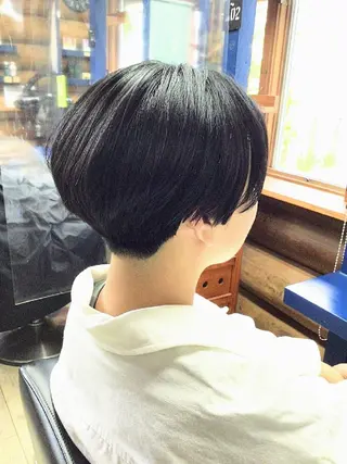 ショート 岡本 小百合のヘアスタイル