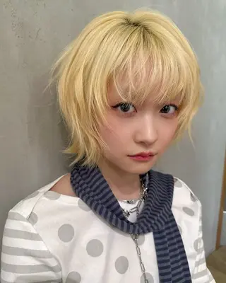 カラー 🎨ハイトーン レイヤーカットやまとのヘアスタイル