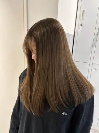 ベージュ、ブラウン ／ボブ　ユミのヘアスタイル