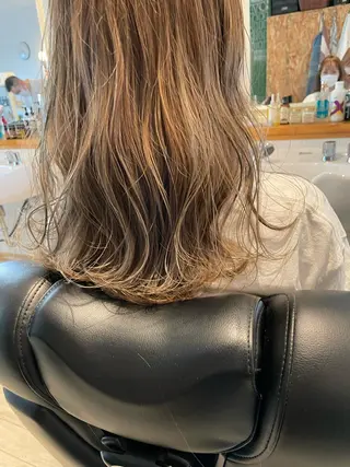 セミロング カラー 通い続けられるサロン ママ美容師　明日香のヘアスタイル