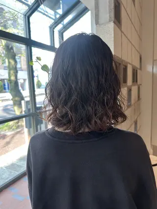 ミディアム パーマ 塩澤 榛奈のヘアスタイル
